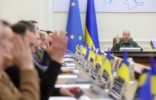 Кабмін подовжив термін отримання допомоги вимушеним переселенцям