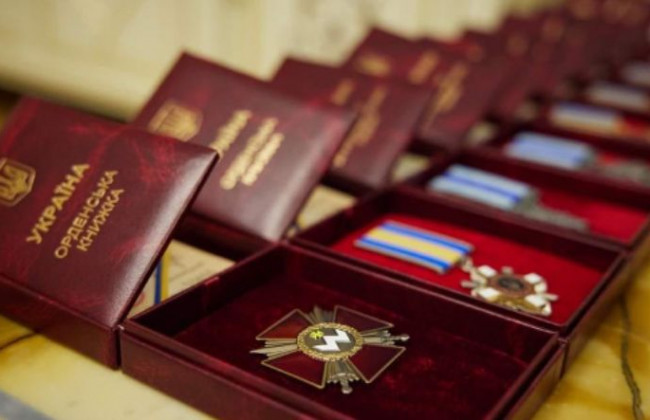 Зеленський нагородив 430 військовослужбовців, 55 з них — посмертно