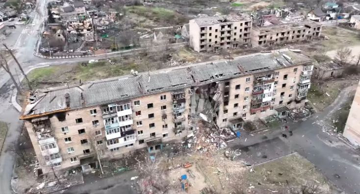 Показали еще один разрушенный оккупантами поселок под Киевом, видео