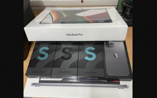 На Закарпатті під виглядом посилок із вживаним одягом намагались провезти новенькі смартфони та ноутбуки: фото