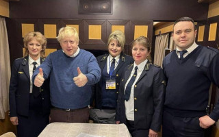 Борис Джонсон поблагодарил украинских железнодорожников, видео