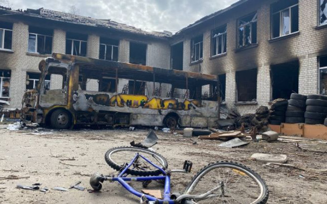 Под Киевом оккупанты превратили школу в руины, видео