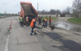 На Харківщині зруйновано або знищено більше 800 км доріг державного значення