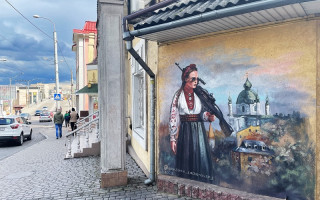 «Красавица терпеть не будет»: в Ровно появился патриотический мурал, фото