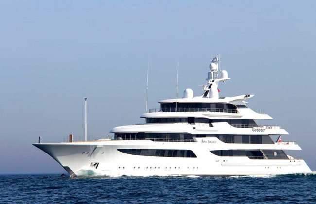 Суд передал арестованную яхту Медведчука АРМА, — СМИ