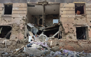 Бійці «Азову» показали неочікуваний «символ» стійкості Маріуполя — всіма силами тримається, фото