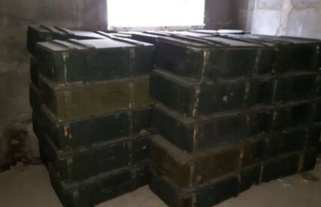 Под Киевом нашли 90 ящиков боеприпасов для танка