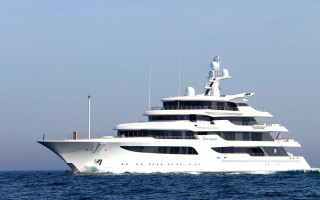 Суд передал арестованную яхту Медведчука АРМА, — СМИ