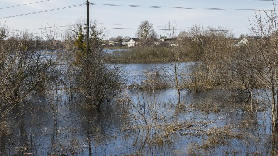 Под Киевом село до сих пор затоплено из-за разрушенной оккупантами дамбы, фото