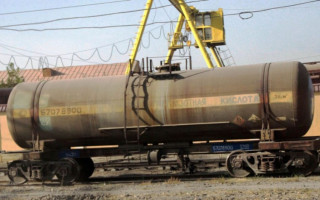 Ворог продовжує обстрілювати цистерни з азотною кислотою: як захистити себе у разі вибуху місткостей з азотом