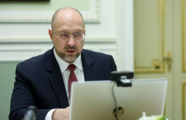 Чиновников, которые уехали за границу, смогут легально уволить: Кабмин принял решение