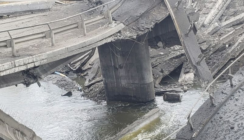Из Ирпеня и Бучи в Киев открыт насыпной мост, видео