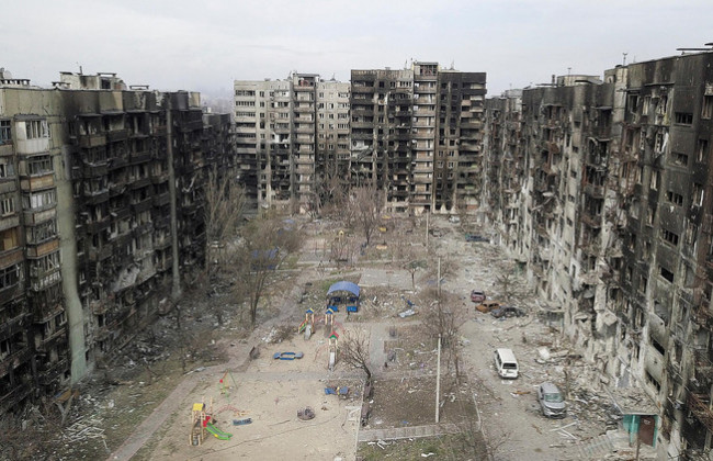 В Маріуполі окупанти хочуть провести парад 9 травня: вони готуються «зачистити» вулиці від тіл