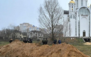 В Буче нашли тело женщины с двумя мальчиками – примерно 4 и 10 лет