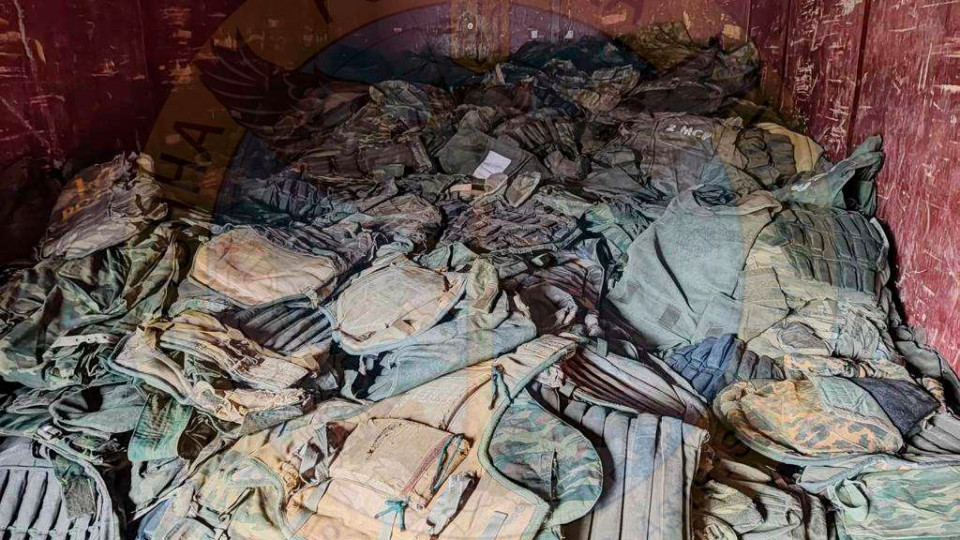 Мобілізованих росіян забезпечують списаними бронежилетами: розвідка опублікувала фото