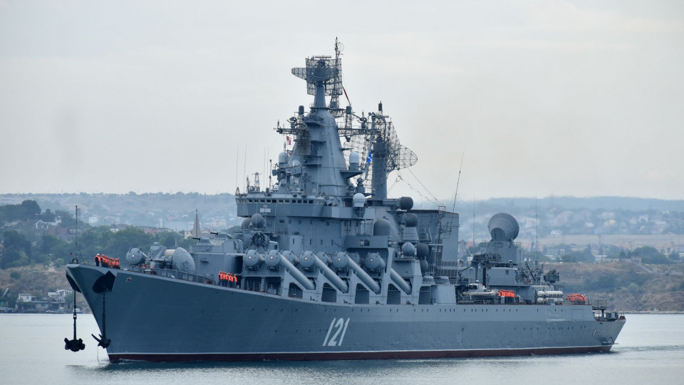 Мощный взрыв опрокинул корабль, он начал тонуть: в ВСУ рассказали об ударе по ракетному крейсеру «Москва»