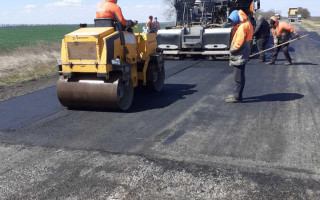 В Одесской области дорожники наводят порядок на трассах в направлении Киева и границ