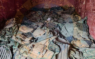 Мобілізованих росіян забезпечують списаними бронежилетами: розвідка опублікувала фото