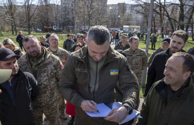 Сквер дружби між Києвом та Москвою перейменували на сквер Героїв Маріуполя, — Кличко