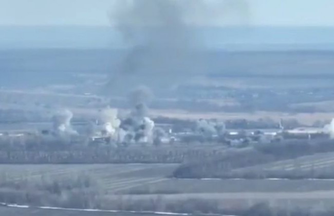 Появилось видео уничтожения скоплений техники оккупантов