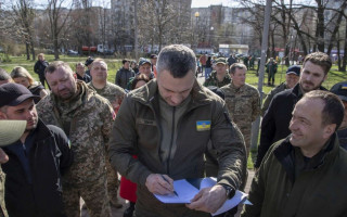 Сквер дружби між Києвом та Москвою перейменували на сквер Героїв Маріуполя, — Кличко