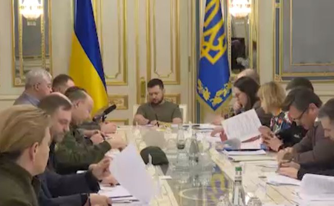 Зеленський обговорив з членами Кабміну повернення бізнесу до роботи