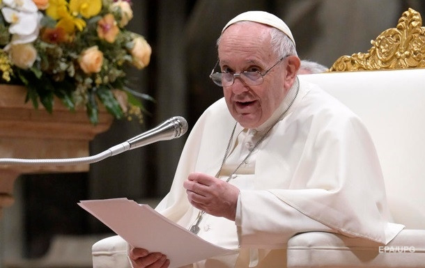 Папа Римский во время пасхальной мессы помолился на украинском