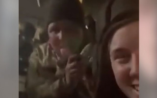 Наводчица САУ показала, как уничтожает оккупантов: видео