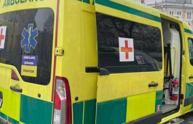 Гражданин Швеции продал свою яхту, чтобы купить скорые для Украины: фото