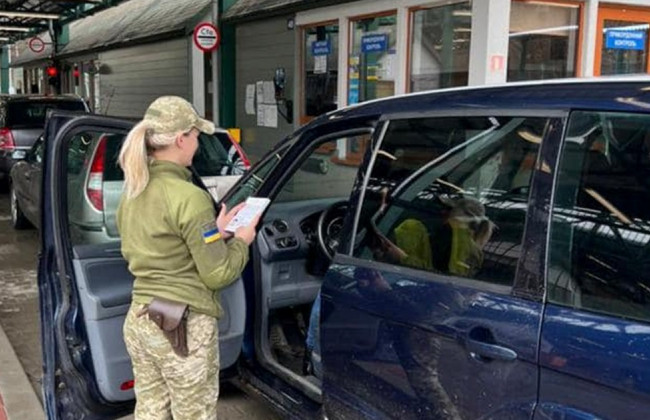 Украинцам продлили возможность пересечения границы по внутренним паспортам