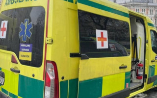 Гражданин Швеции продал свою яхту, чтобы купить скорые для Украины: фото