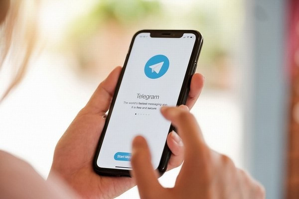 В Telegram выпустили обновление, которое позволяет осуществлять перевод новостей с украинского