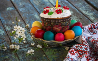 В Украине отменили выходные на Пасху и майские праздники