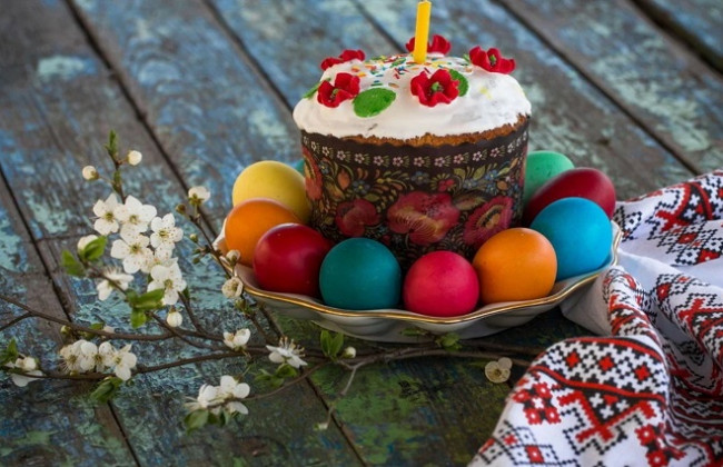 В Украине отменили выходные на Пасху и майские праздники