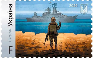 Укрпочта ограничивает продажу марки с «русским кораблем» из-за большого спроса