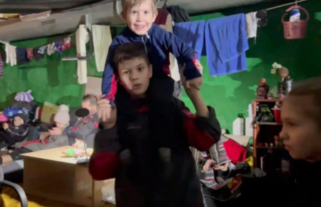 «Завтра утром их, возможно, уже не будет в живых»: Антон Геращенко показал детей, которых бомбят оккупанты в Мариуполе