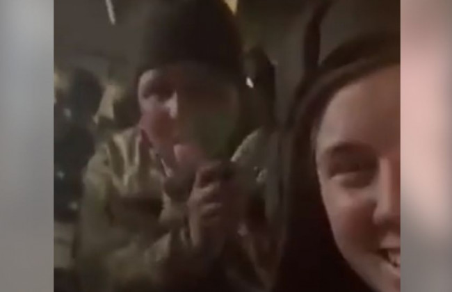 Наводчица САУ показала, как уничтожает оккупантов: видео