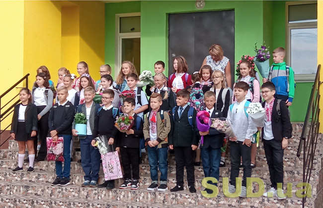 Першокласників дозволили зараховувати до школи без стандартного пакету документів