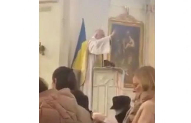 Украинская «Червона калина» зазвучала в католическом соборе Варшавы, видео