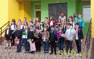 Першокласників дозволили зараховувати до школи без стандартного пакету документів
