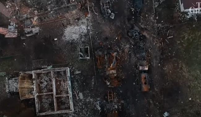 Разрушенные здания и усыпанные обломками улицы: показали Чернигов с высоты, видео