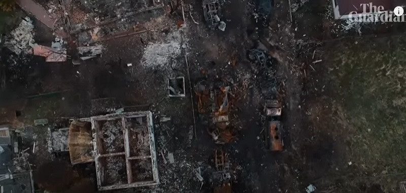 Разрушенные здания и усыпанные обломками улицы: показали Чернигов с высоты, видео