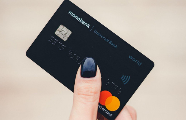 Монобанк не будет закрывать счета клиентов, выехавших в Крым и ОРДЛО