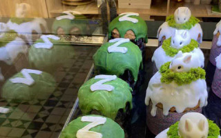 В РФ додумались украшать куличи главным символом рашизма — буквой Z: фото