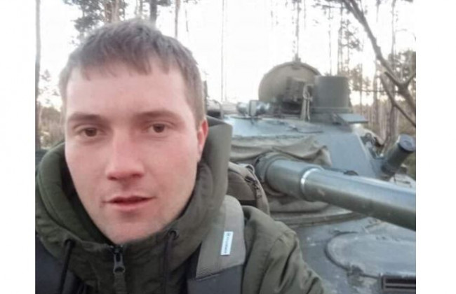 В Ирпене 26-летний парень уничтожил БМД оккупантов: видео