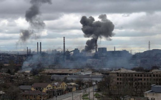 В Маріуполі на «Азовсталі» переховуються кілька сотень цивільних