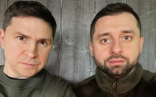 Арахамія і Подоляк готові приїхати до Маріуполя на переговори з РФ, — «Азов»