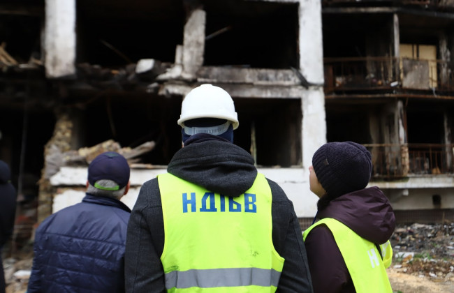 У Києві обстежують житлові будинки, що зазнали найбільших руйнувань внаслідок ворожих ракетних ударів та обстрілів