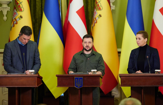 Зеленский заявил, что Украина рассматривает два возможных пути для разблокирования города Мариуполя