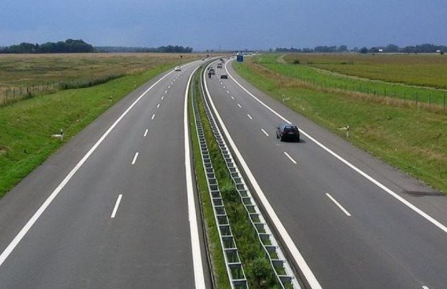 Часть трассы Киев – Чоп перекрыли: водителям показали схему объезда